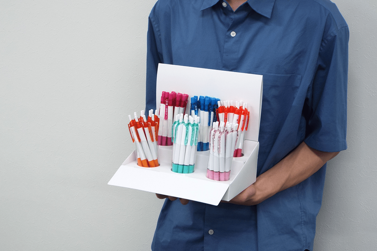 ペンのオリジナルグッズにはカウンター什器