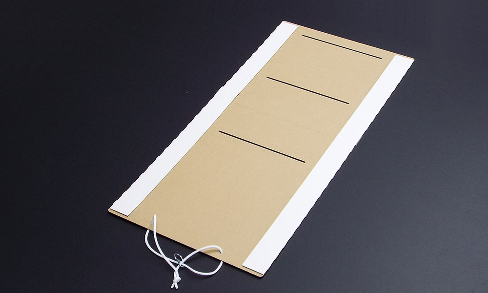 チューブ容器商品の吊り下げ什器組み立て03イメージ