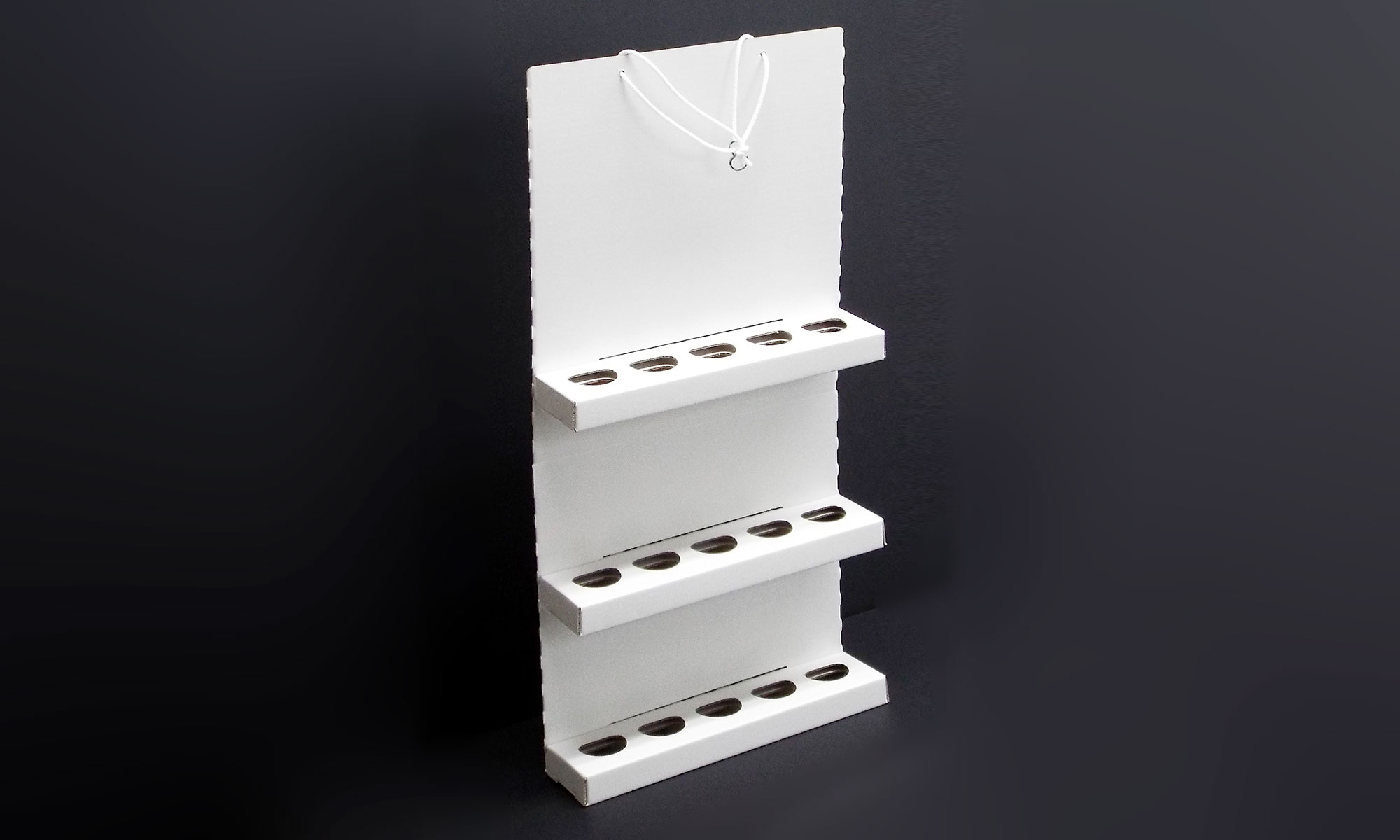 チューブ容器商品の吊り下げ什器組み立て08イメージ