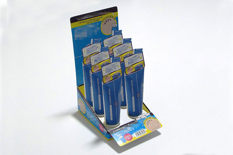 チューブ容器商品のカウンター什器セット時イメージ