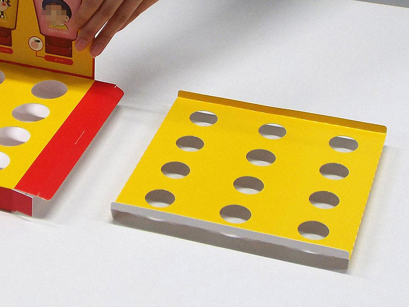 チューブ容器商品のカウンター什器組み立て02イメージ