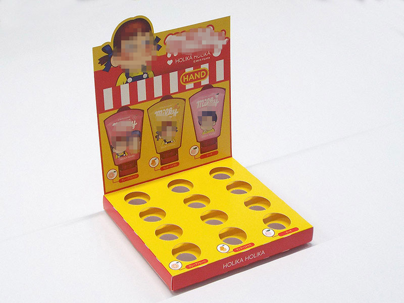 チューブ容器商品のカウンター什器組み立て05イメージ