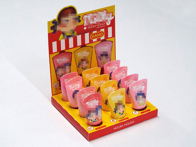 チューブ容器商品のカウンター什器セット時イメージ