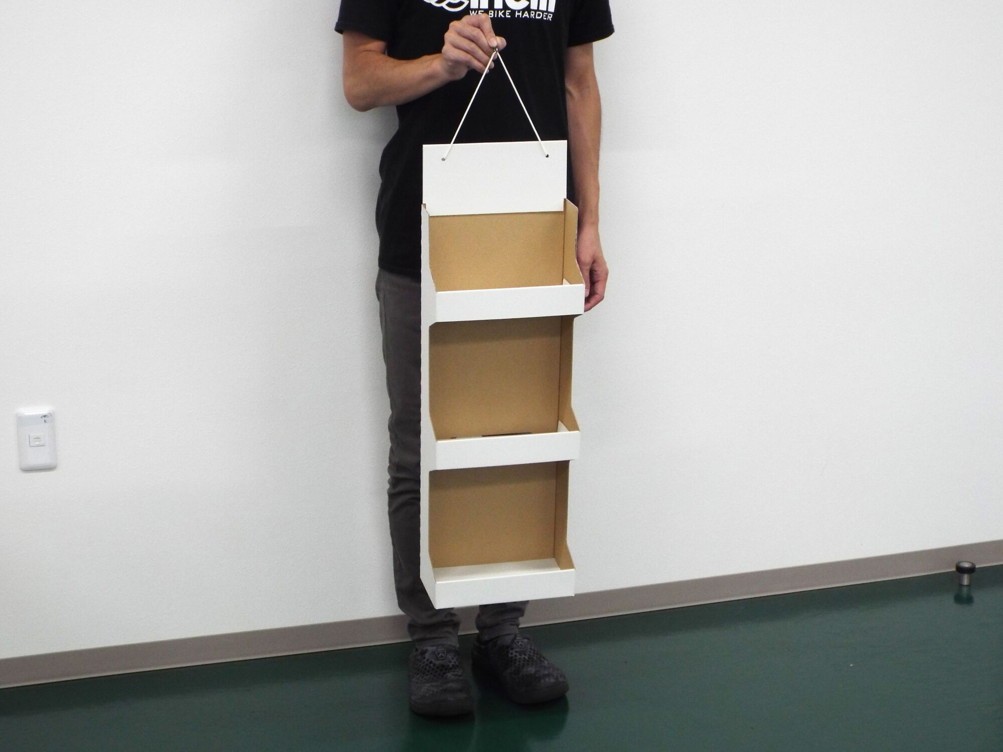 3段ポケット吊り下げ什器01