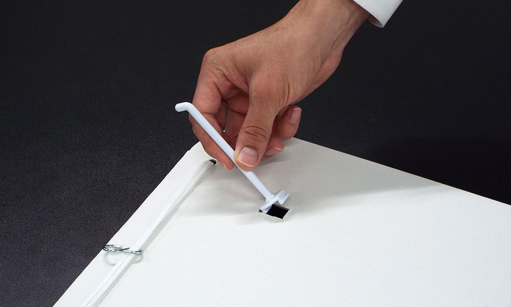 4本フック付2段ポケット吊り下げ什器03