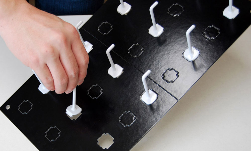 どこでも吊り下げフックボード ミニタイプ04